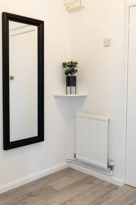 Cosy Decorated Flat In Tonbridge Appartement Buitenkant foto